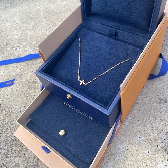 IDYLLE BLOSSOM PENDANT, PINK GOLD AND DIAMOND - Picture 3 of 4